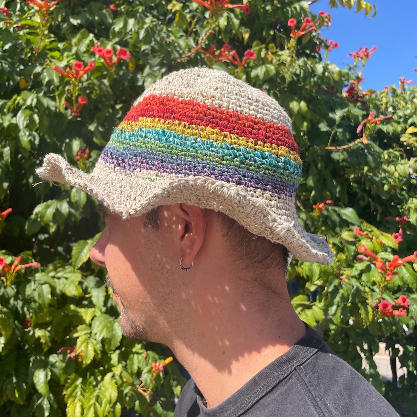 Sombrero de festival boho de cáñamo y algodón tejido a mano - Arco iris